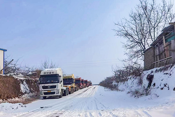 立足崗位職責(zé) 積極主動出擊2023年2月8日彬州降雪安排好拉運車輛有序排放(futu).jpg
