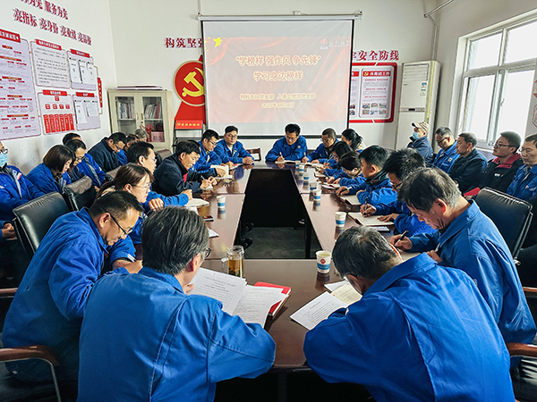 4月24日下午，物料車間黨支部、人事企管部黨支部聯(lián)合開展以“學(xué)榜樣 強(qiáng)作風(fēng) 爭(zhēng)先鋒”為主題的學(xué)習(xí)身邊榜樣活動(dòng).jpg