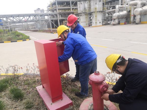 圖2 7月10日，檢查人員檢查人員重點(diǎn)檢查消防器材。設(shè)施.jpg
