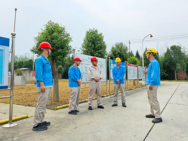 8月16日上午，馬軍忙就公司近期安全工作重點內容理解掌握及落實情況對車間各級人員進行抽查.jpg