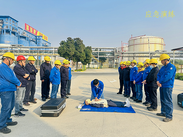11月8日下午，應(yīng)急救援隊張伯倫為職工進行心肺復(fù)蘇操作技能培訓(xùn).jpg